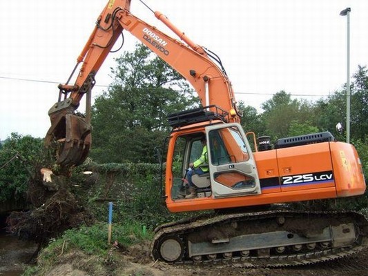 Product picture DAEWOO DOOSAN SOLAR 225LC-V EXCAVATOR SERVICE MANUAL