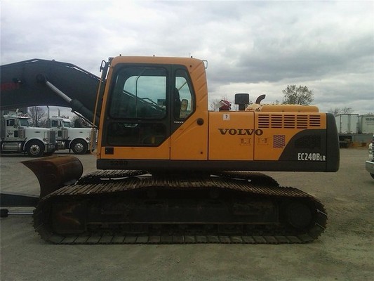 Product picture VOLVO EC240B LR EXCAVATOR SERVICE REPAIR MANUAL