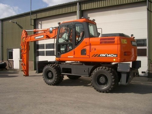 Product picture DAEWOO DOOSAN DX140W DX160W OPERATION AND MAINTENANCE MANUAL