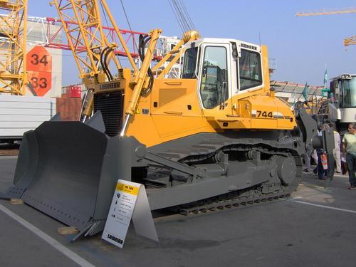 Product picture LIEBHERR PR744 LITRONIC DOZER OPERATION & MAINTENANCE MANUAL