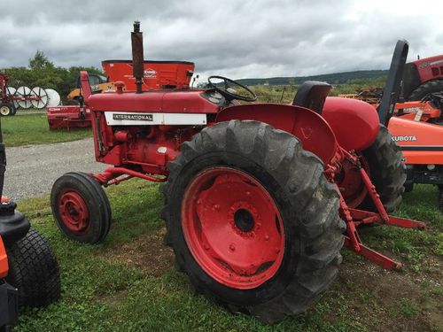 Product picture CASE IH 404 TRACTOR OPERATORS MANUAL